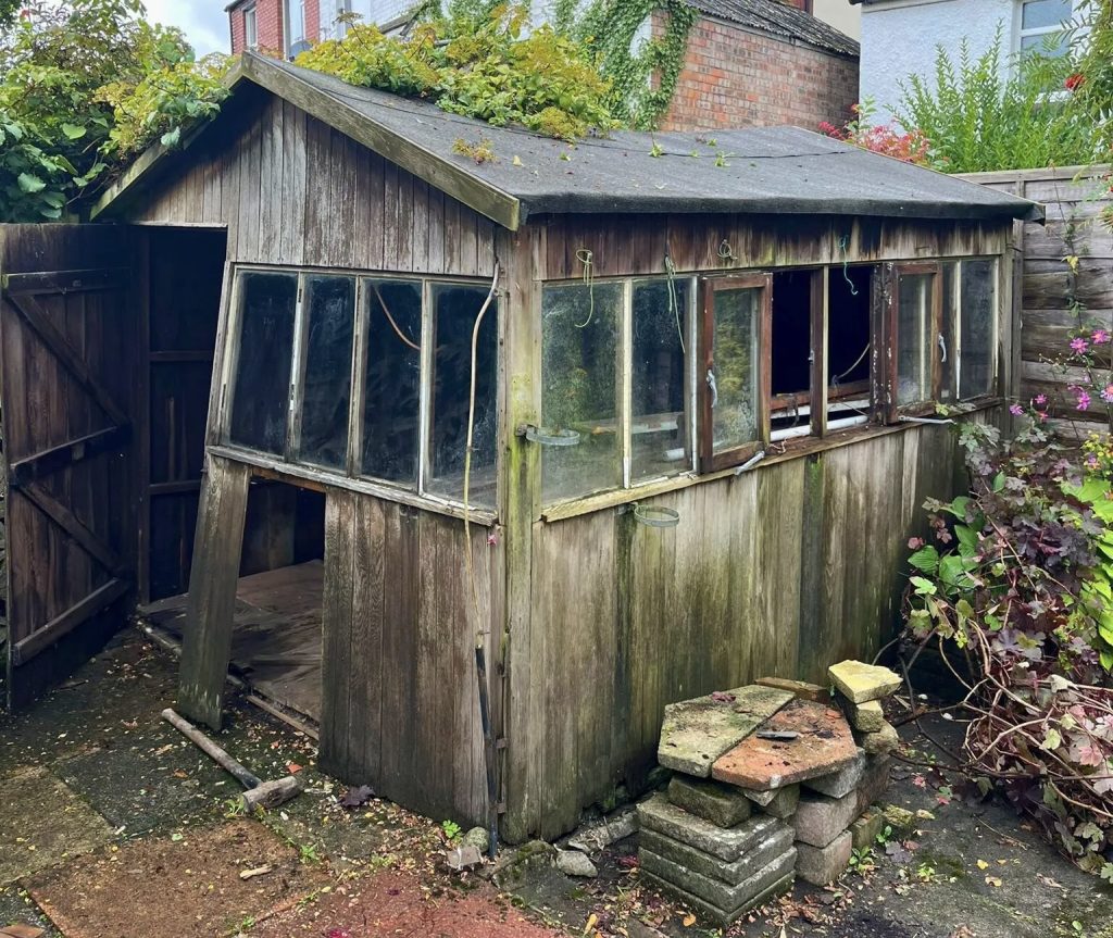 A picture of an old shed that the Rubbish Removers Cleared